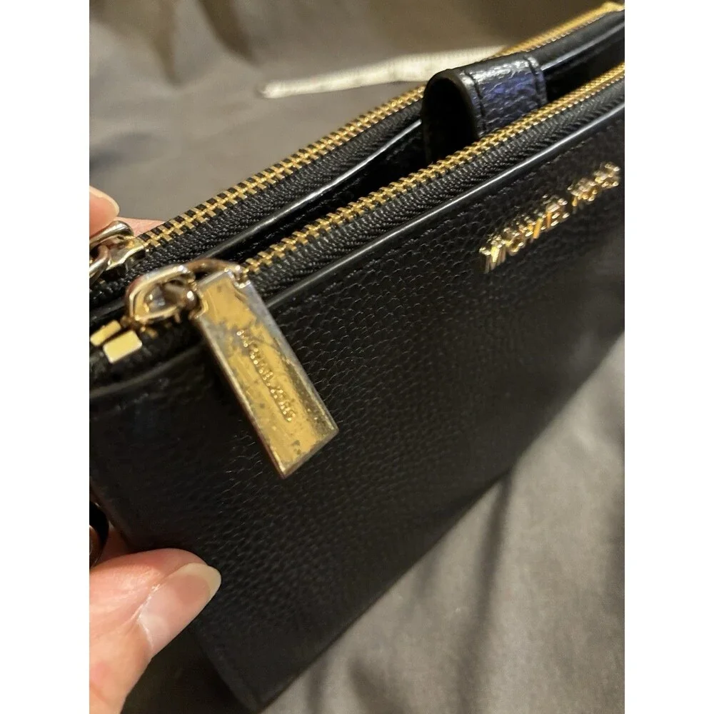 Michael Kors Jet Set Signature Multifunction Wristlet Wallet Billfold Black Gold